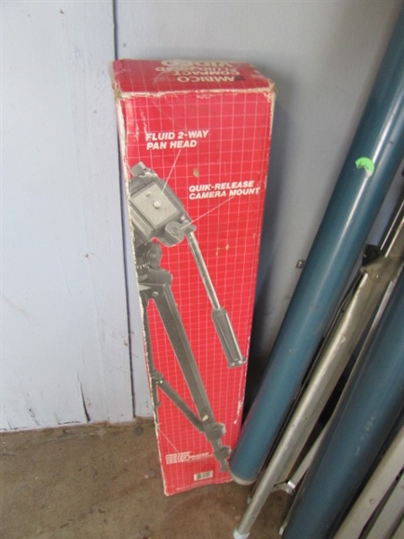 NEW TRIPOD & 2 PROJECTOR SCREENS