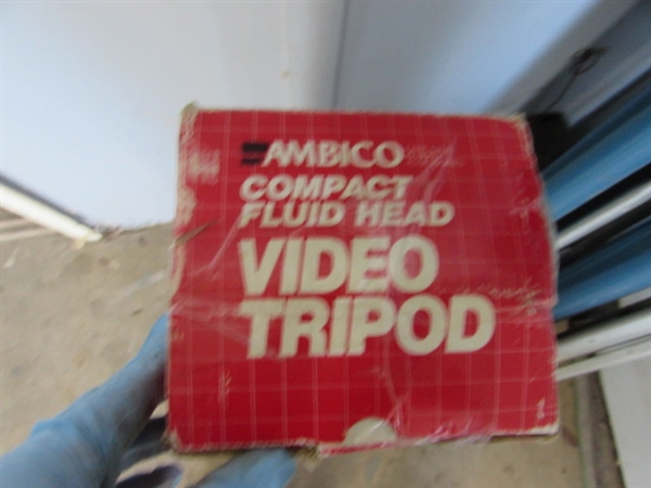 NEW TRIPOD & 2 PROJECTOR SCREENS