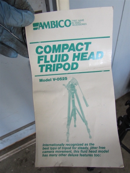 NEW TRIPOD & 2 PROJECTOR SCREENS