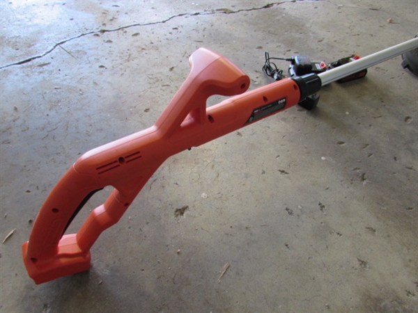 BLACK & DECKER 20 VOLT WEED TRIMMER WITH 2 BATTERIES & CHARGER (WORKS)