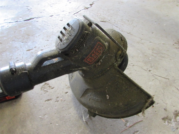 BLACK & DECKER 20 VOLT WEED TRIMMER WITH 2 BATTERIES & CHARGER (WORKS)