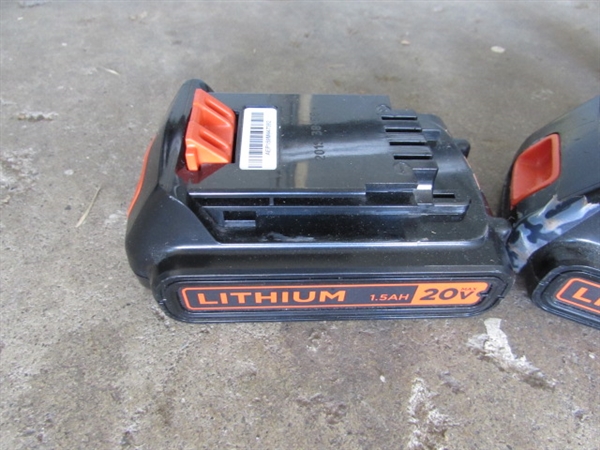 BLACK & DECKER 20 VOLT WEED TRIMMER WITH 2 BATTERIES & CHARGER (WORKS)