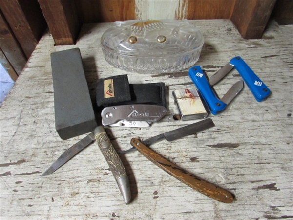 POCKET KNIVES, STRAIGHT RAZOR, LIGHTER IN A GLASS TRINKET BOX
