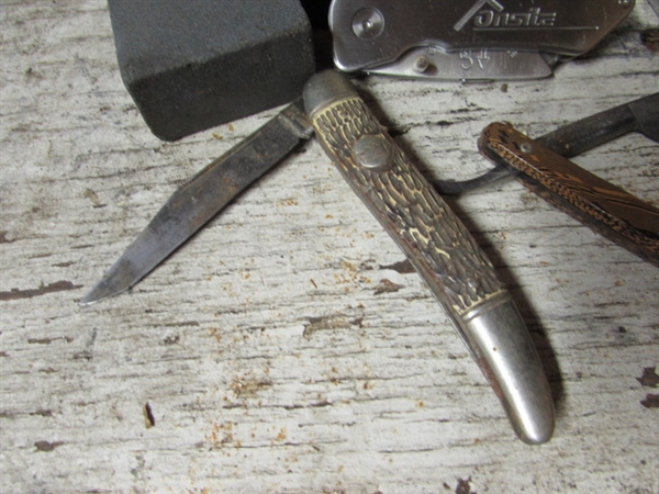POCKET KNIVES, STRAIGHT RAZOR, LIGHTER IN A GLASS TRINKET BOX