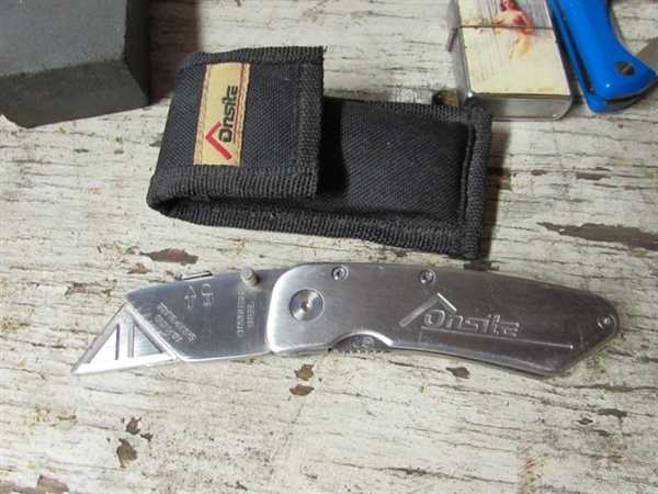 POCKET KNIVES, STRAIGHT RAZOR, LIGHTER IN A GLASS TRINKET BOX