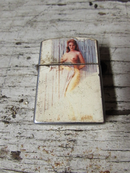 POCKET KNIVES, STRAIGHT RAZOR, LIGHTER IN A GLASS TRINKET BOX