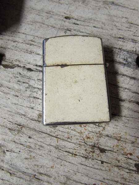 POCKET KNIVES, STRAIGHT RAZOR, LIGHTER IN A GLASS TRINKET BOX