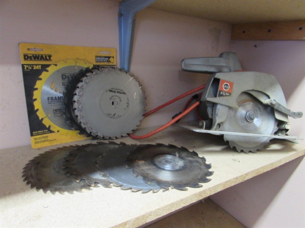 BLACK & DECKER 1.25 HP 7.25 CIRCULAR SAW (WORKS) & BLADES