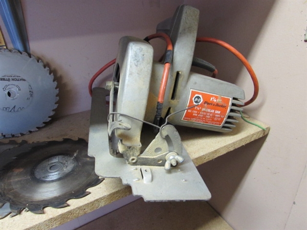 BLACK & DECKER 1.25 HP 7.25 CIRCULAR SAW (WORKS) & BLADES