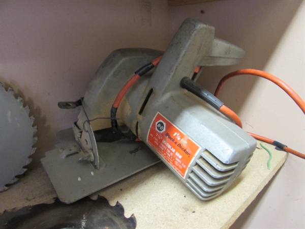 BLACK & DECKER 1.25 HP 7.25 CIRCULAR SAW (WORKS) & BLADES