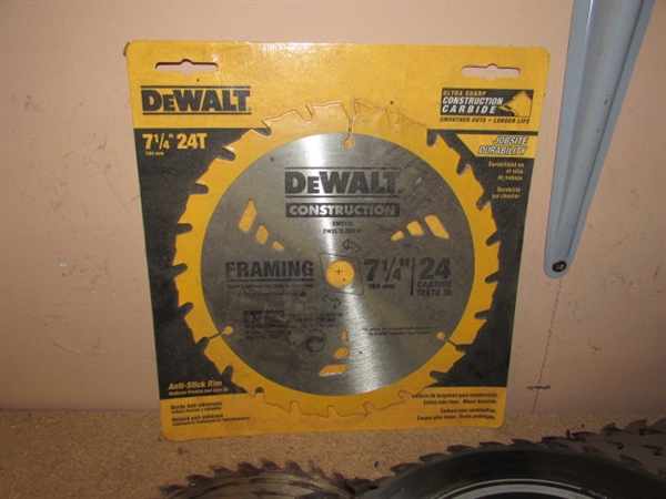 BLACK & DECKER 1.25 HP 7.25 CIRCULAR SAW (WORKS) & BLADES