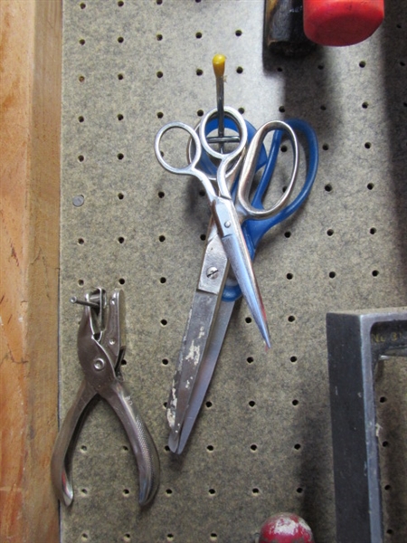 CONSTRUCTION TOOLS, TOOLBELT, LEVELS, ETC