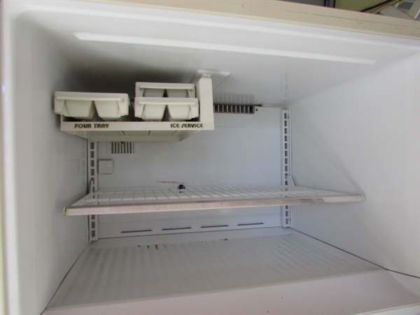 GE 18.2 CU FT REFRIGERATOR WITH FROST-FREE FREEZER - WORKS GREAT