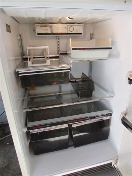 GE 18.2 CU FT REFRIGERATOR WITH FROST-FREE FREEZER - WORKS GREAT