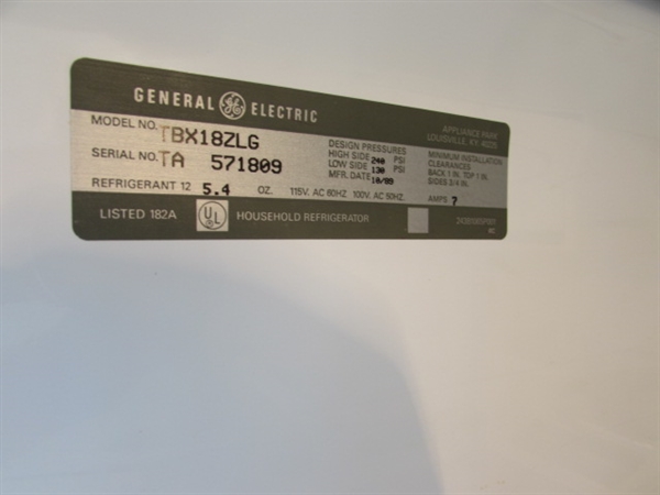 GE 18.2 CU FT REFRIGERATOR WITH FROST-FREE FREEZER - WORKS GREAT