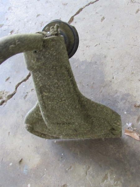 CRAFTSMAN GAS-POWERED WEED WACKER HAS GOOD COMPRESSION