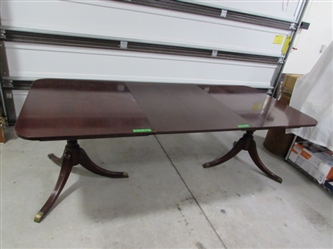 VINTAGE BERNHARDT TWIN PEDESTAL MAHOGANY DINING TABLE W/2 LEAFS