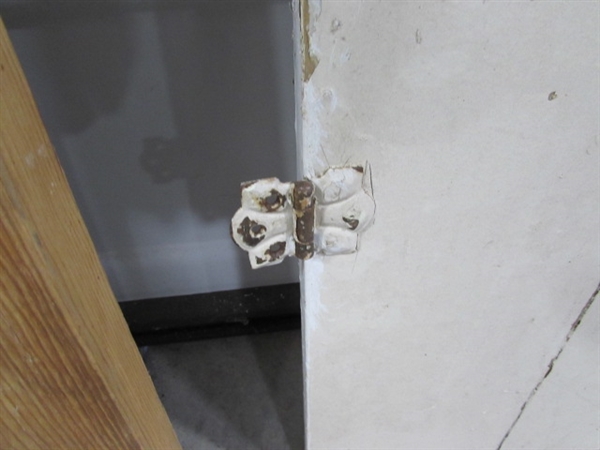 VINTAGE/ANTIQUE DOORS W/HARDWARE
