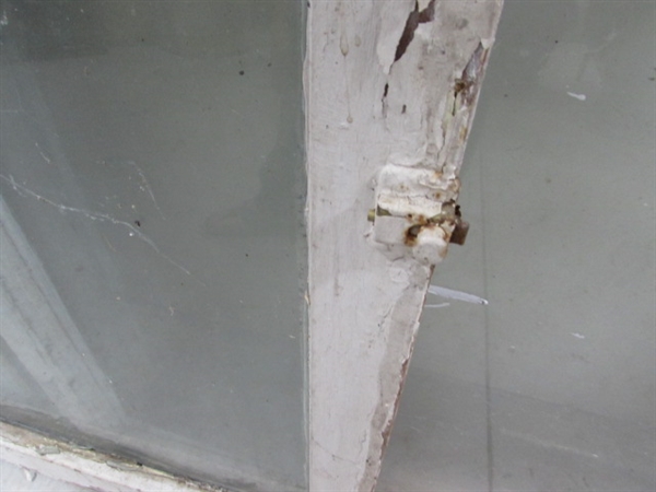 5 VINTAGE SINGLE PANE WOOD FRAME WINDOWS