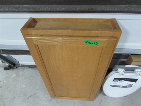 WALL MOUNT BATHROOM CABINET W/TOWEL BAR & 2 NEW TOILET SEATS