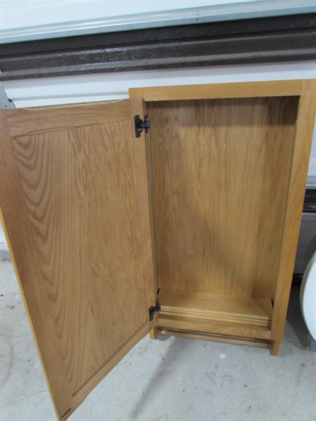WALL MOUNT BATHROOM CABINET W/TOWEL BAR & 2 NEW TOILET SEATS
