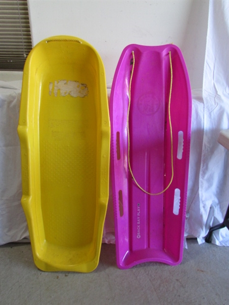 2 PLASTIC SLEDS