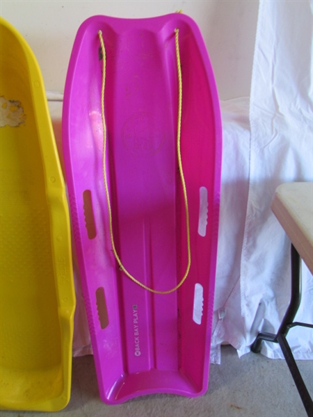 2 PLASTIC SLEDS