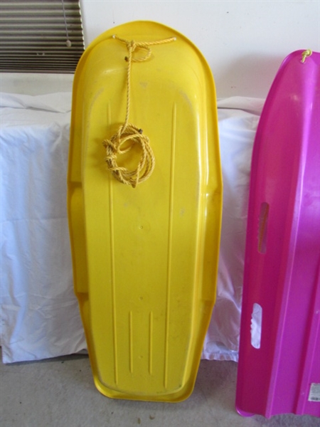 2 PLASTIC SLEDS
