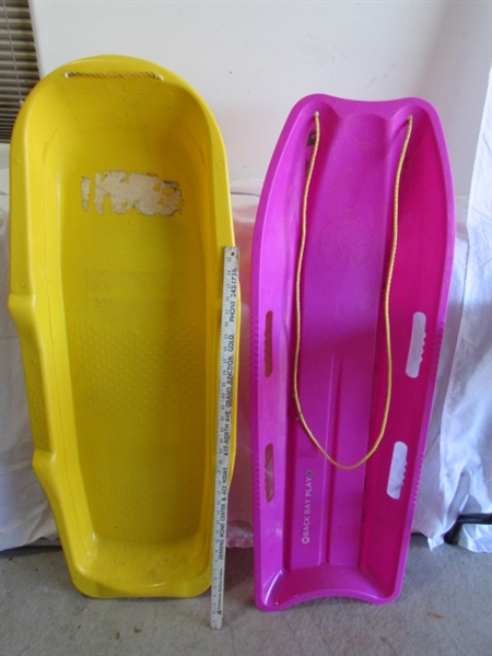 2 PLASTIC SLEDS