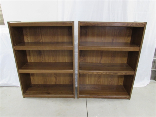 PAIR OF SMALL BOOKSHELVES