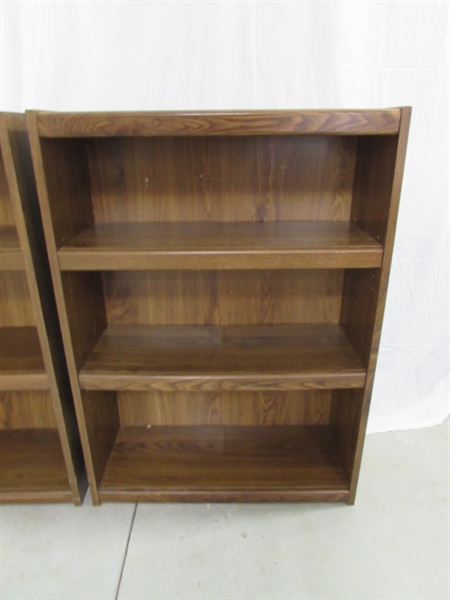 PAIR OF SMALL BOOKSHELVES