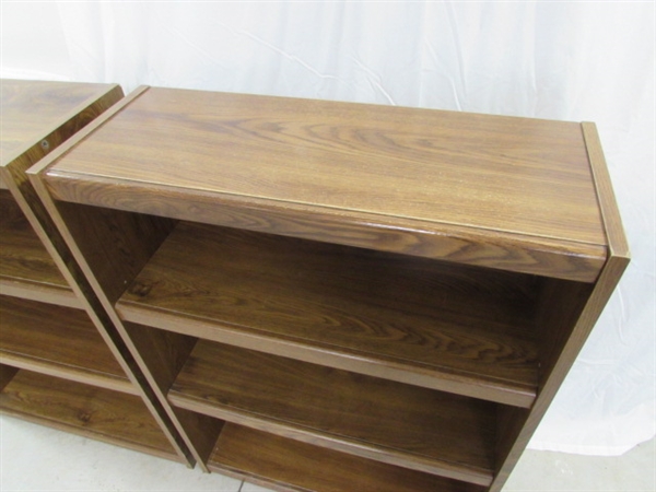 PAIR OF SMALL BOOKSHELVES