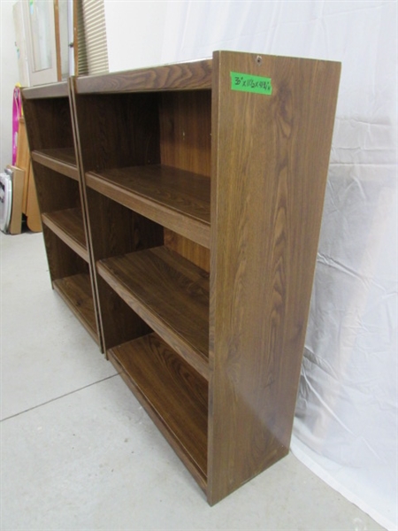 PAIR OF SMALL BOOKSHELVES