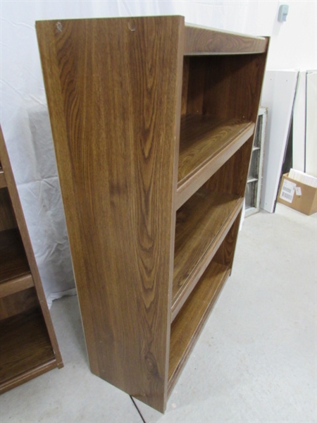 PAIR OF SMALL BOOKSHELVES