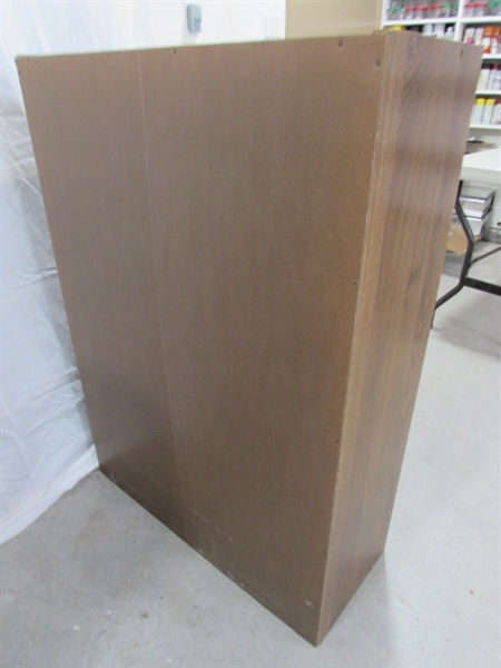 PAIR OF SMALL BOOKSHELVES