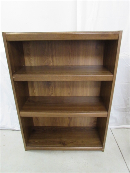 PAIR OF SMALL BOOKSHELVES