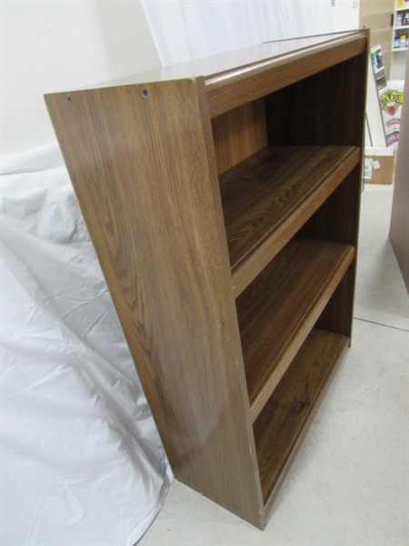 PAIR OF SMALL BOOKSHELVES