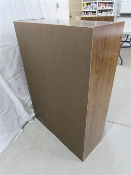 PAIR OF SMALL BOOKSHELVES