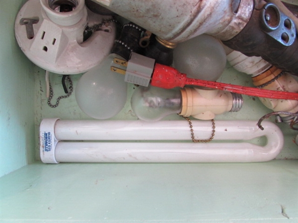 WOODEN STORAGE BOX W/EXTENSION CORDS & DROP/SHOP LIGHTS