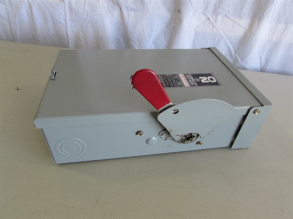ELECTRIC WATER PIPE HEAT CABLE & GE GENERAL DUTY SAFETY SWITCH BOX