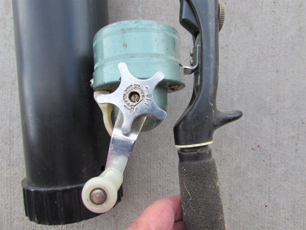 VINTAGE FISHING POLE W/REEL & HARD CASE