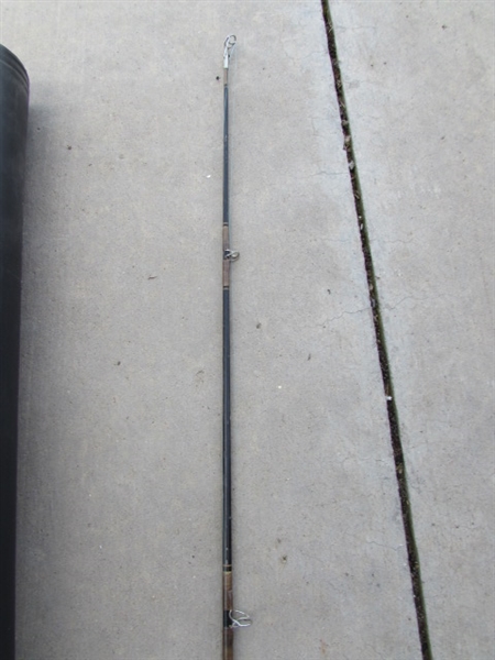 VINTAGE FISHING POLE W/REEL & HARD CASE