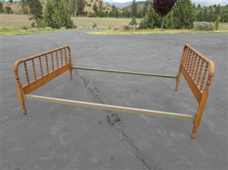 VINTAGE WOOD BED FRAME W/METAL RAILS