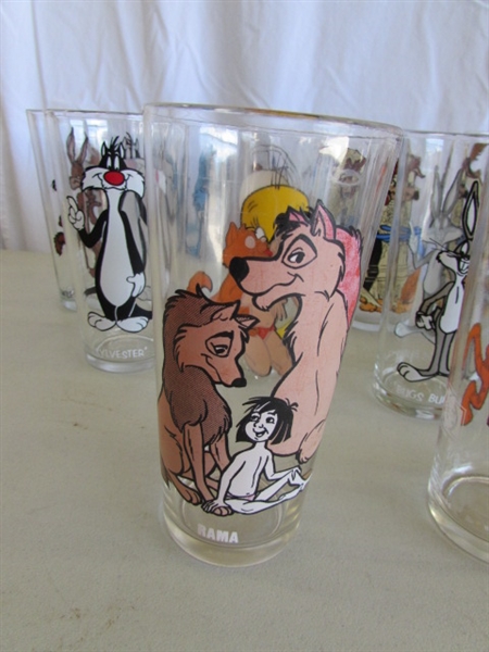 VINTAGE LOONEY TUNES COLLECTIBLE CHARACTER GLASSES