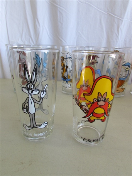 VINTAGE LOONEY TUNES COLLECTIBLE CHARACTER GLASSES