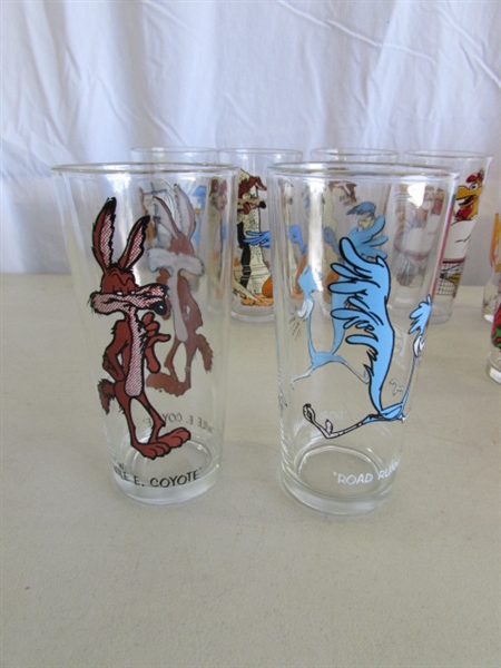 VINTAGE LOONEY TUNES COLLECTIBLE CHARACTER GLASSES