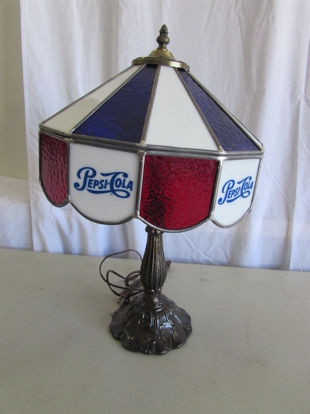 STAINED GLASS PEPSI-COLA TABLE LAMP