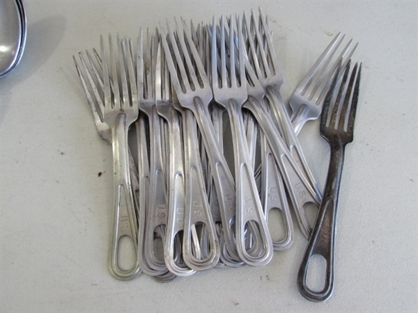 VINTAGE ARMY MESS KITS & MORE