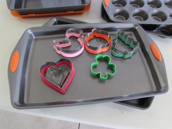 RACHEL RAY BAKING PANS