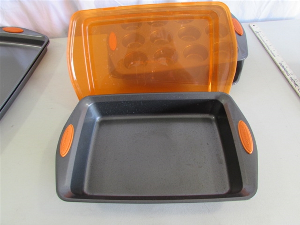 RACHEL RAY BAKING PANS